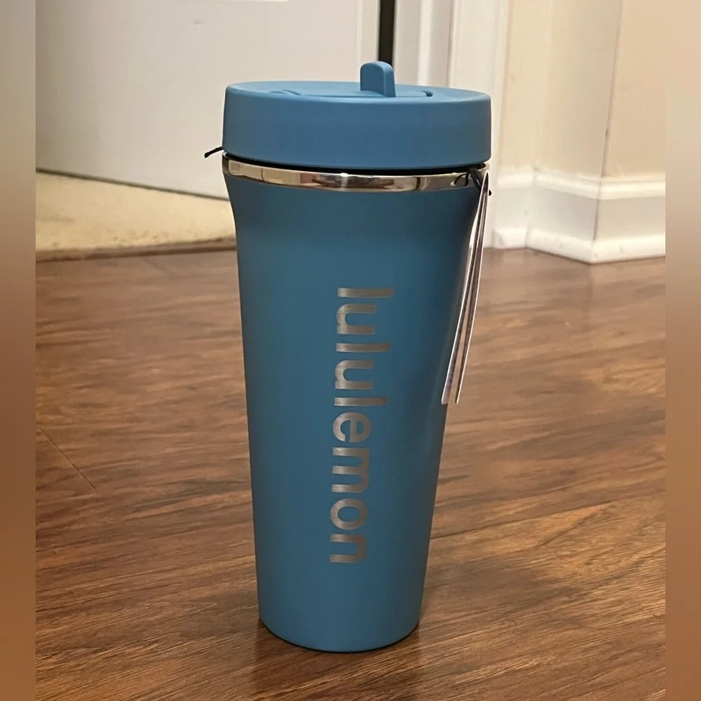 🍋 NWT Lululemon Back To Life Tumbler 24 oz - Marlin Blue